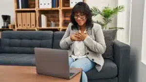 دورات تطوير مهارات الدعم النفسي: أهميتها، أنواعها، و7 مميزات تميّز تدريب د. طلعت حكيم عن غيره 2 دورات تطوير مهارات الدعم النفسي