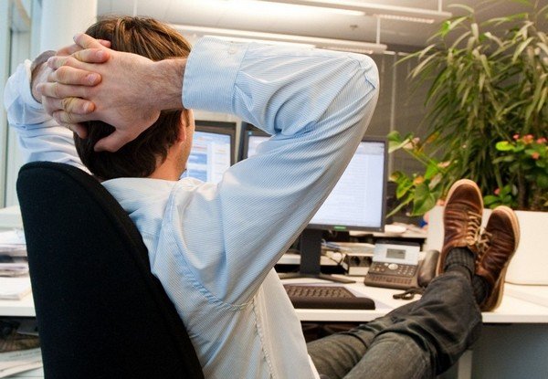 أعراض الاحتراق النفسي (متلازمة Burnout) | احذر من 7 علامات التعب النفسي يكشفها د. طلعت حكيم 2 أعراض الاحتراق النفسي