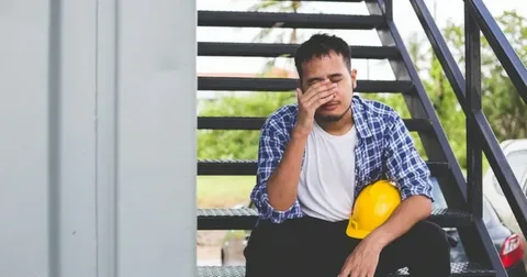 10 علامات الاحتراق النفسي والتعب العقلي | د. طلعت حكيم استشاري العلاج النفسي والإرشاد الأسري 2 علامات الاحتراق النفسي